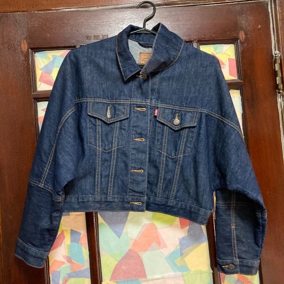 * SOLD* Cropped Levi's Denim Jacket + Free Gift - Picture 3 of 5